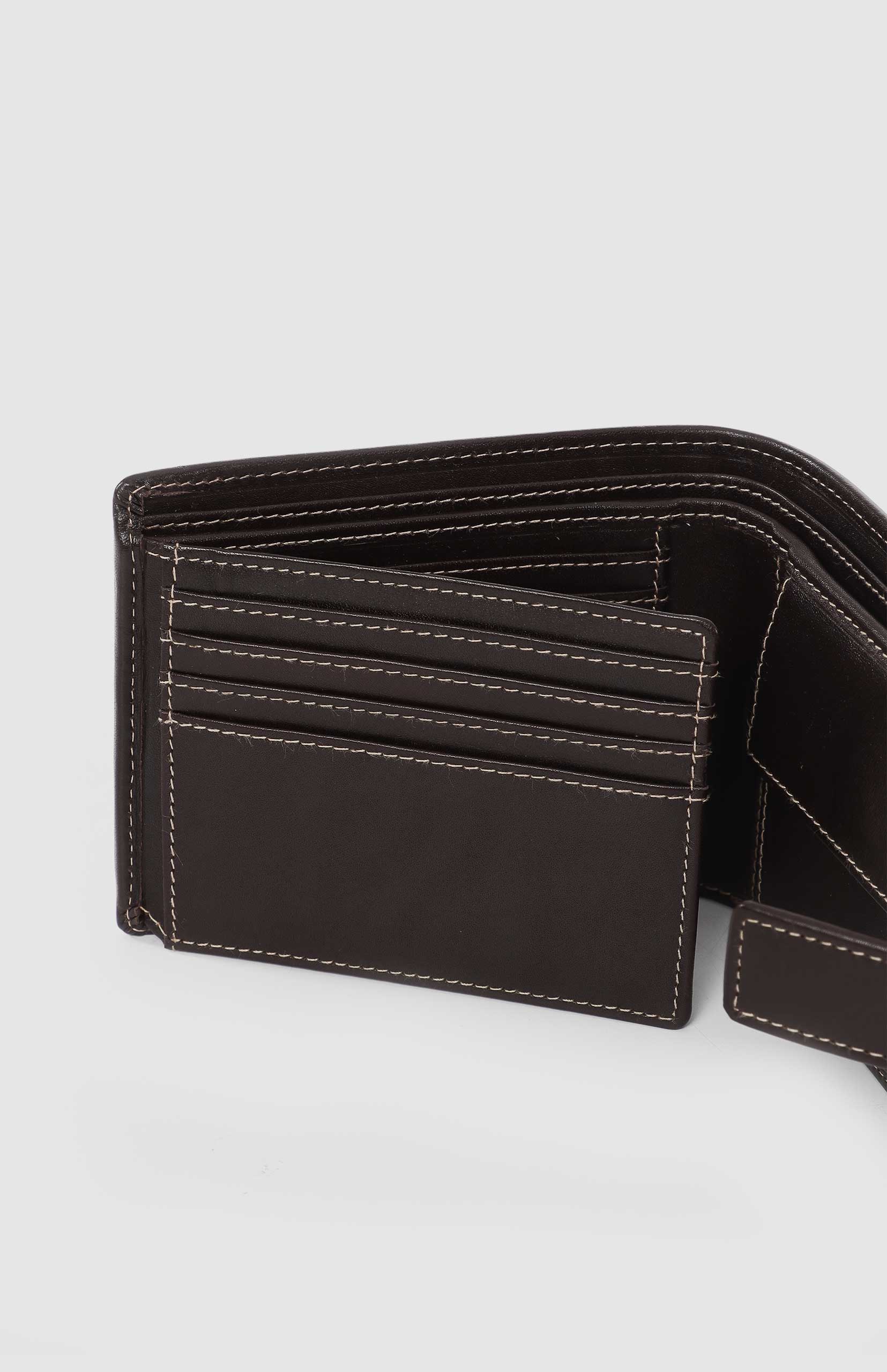 Pringle Myles Trifold Wallet. - Image 2